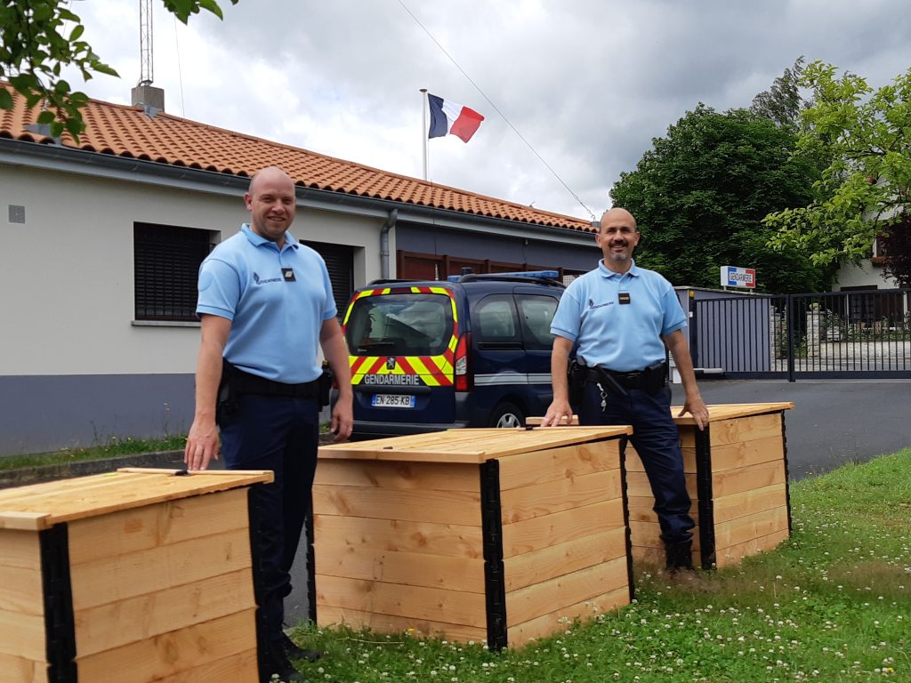 Installation d'un composteur à la gendarmerie de Pontaumur