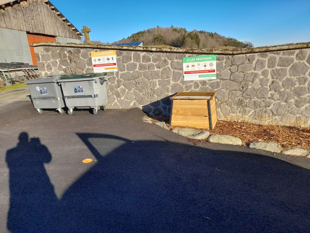 Tri déchets verts en cimetière